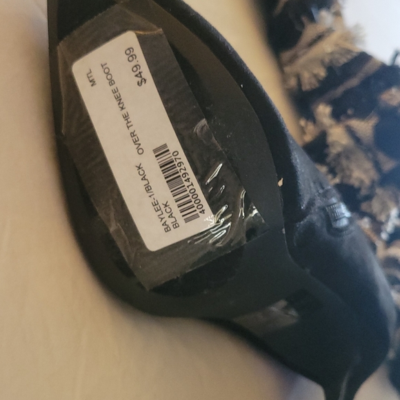 Shoes - Picture 2 of 4